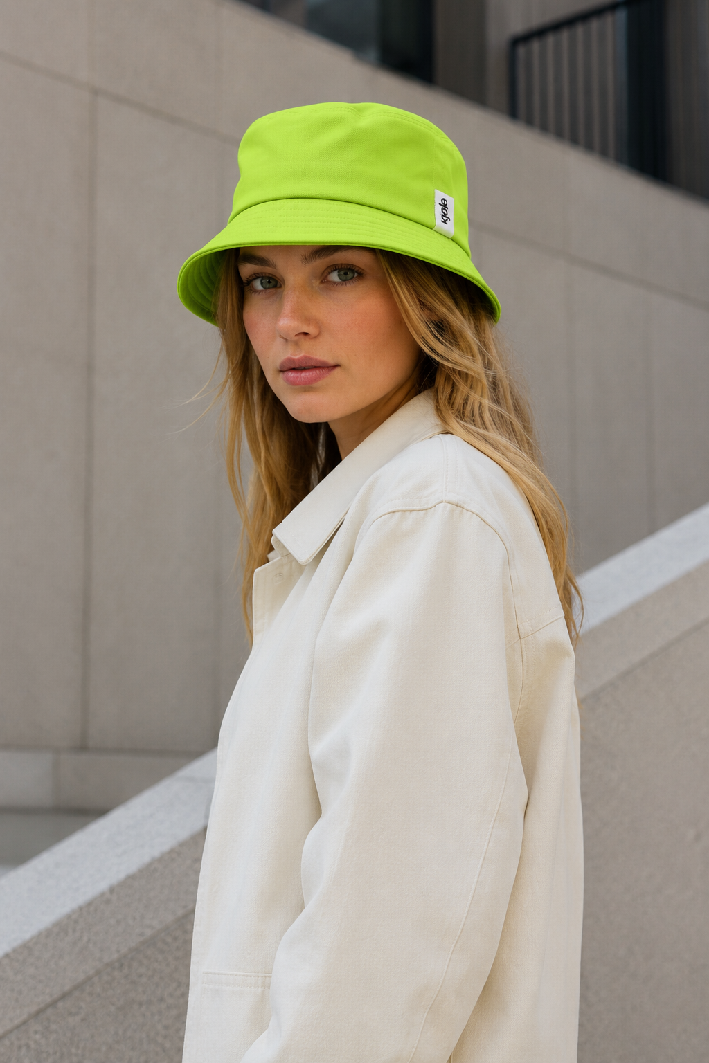 Lime Bucket na modelce